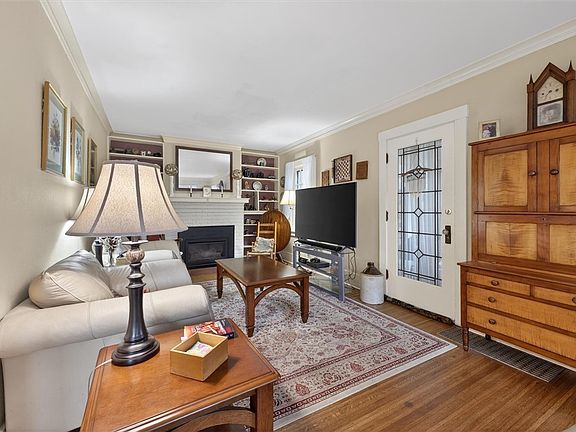 3rd image of 96 Thomas Ave