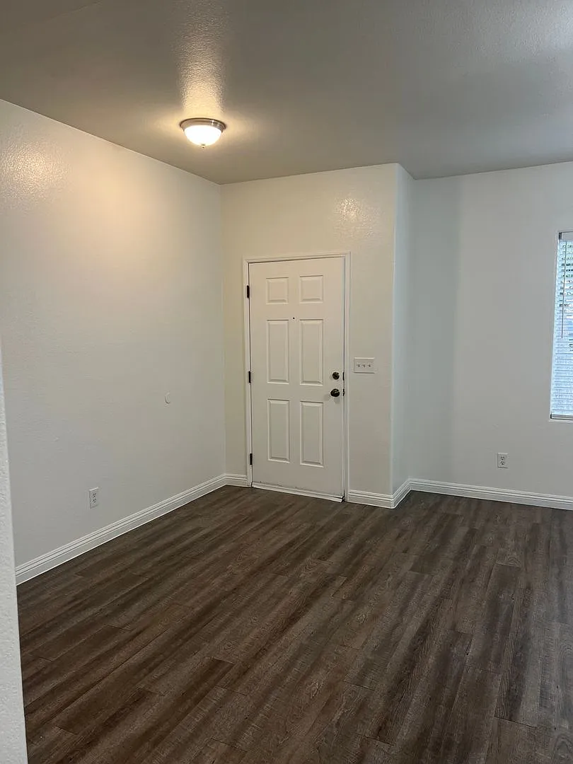 2 bedroom home — Photo 4