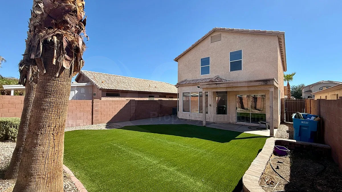 3 bed, 2.5 bath, 1601 sqft, $2,399 — Photo 3