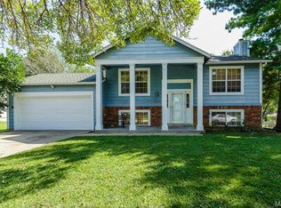 2310 Longmont Dr, O'Fallon, MO 63368