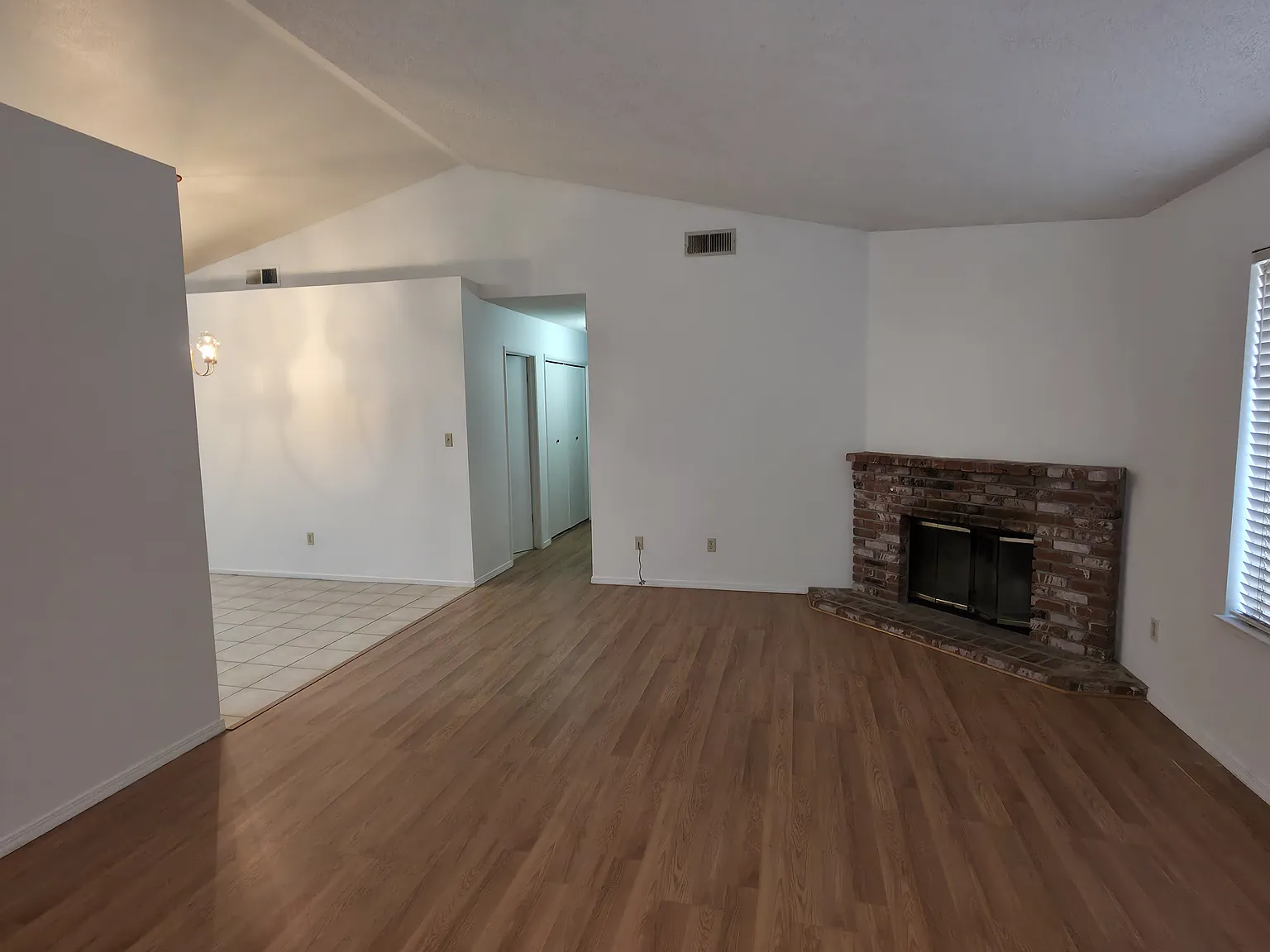 3 bed, 1200 sqft, $1,950 — Photo 2