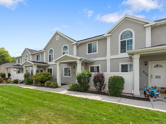 3rd image of 802 W Brookside Ct