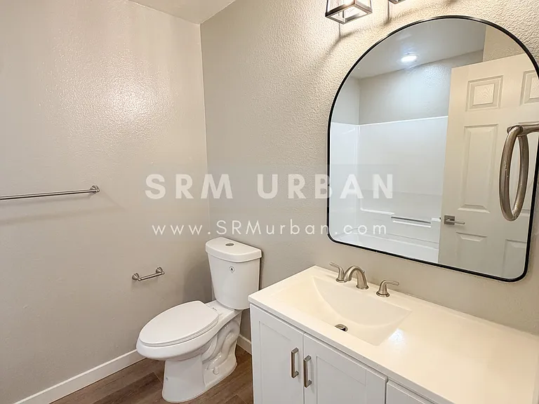 959 Vine St #14 — Photo 10