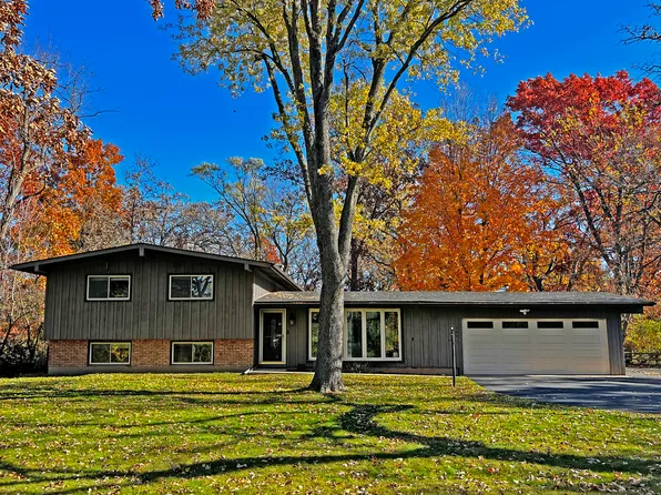 109 Crooked Creek Trl, Barrington, IL 60010