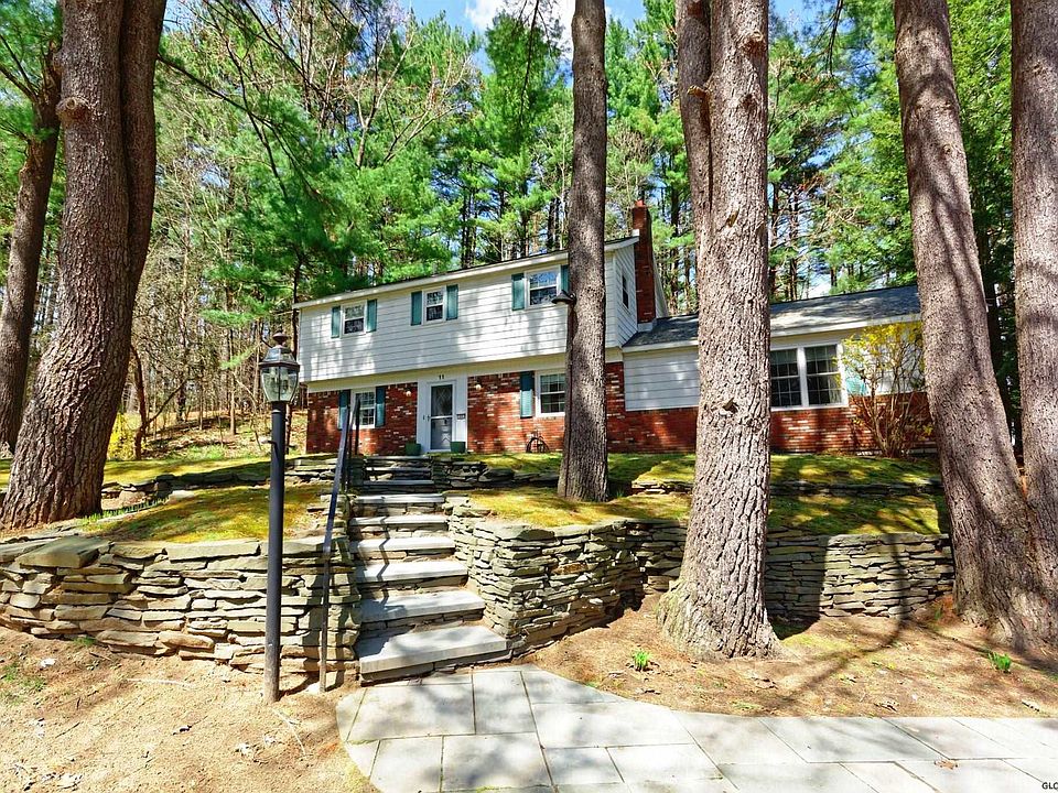 1st image of 11 Wood Dale Dr
