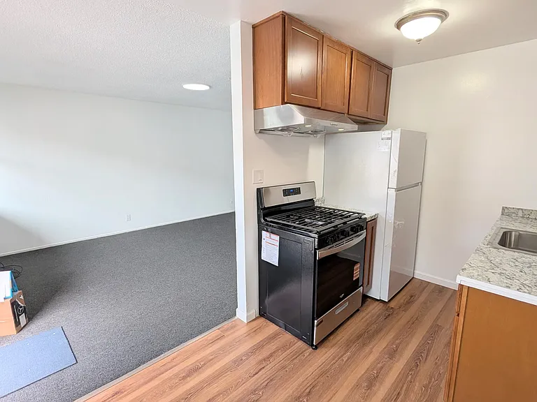1843 8th Ave #6 — Photo 5