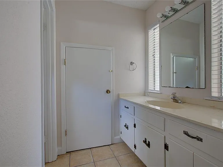 8402 Tallwood Dr #B — Photo 13