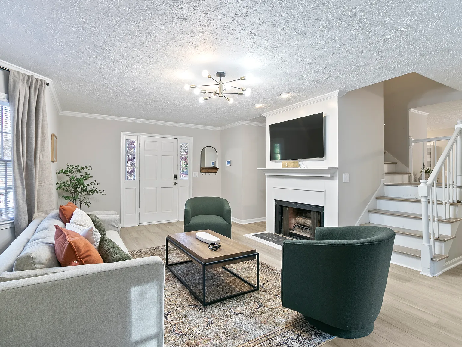 3 bed, 2.5 bath, 1704 sqft, $6,500 — Photo 2