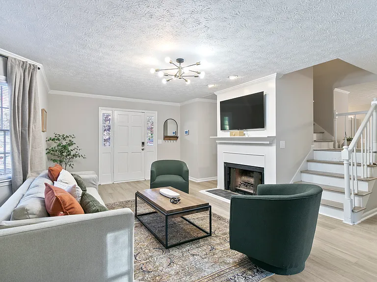170 N Fayette Dr — Photo 2