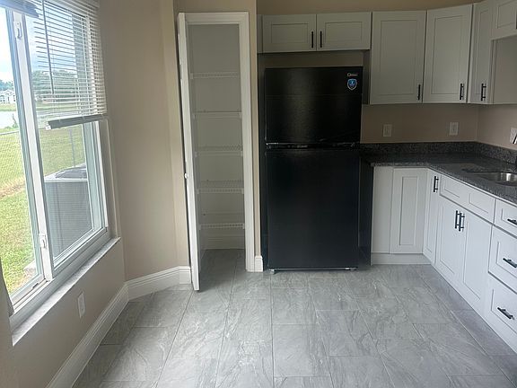 5th image of 2327 Harbor Town Dr