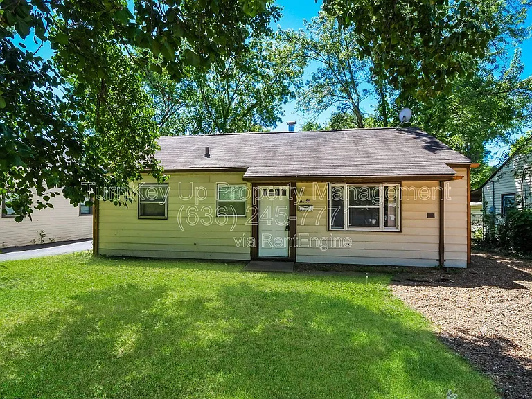 110 Paul Ave — Photo 2