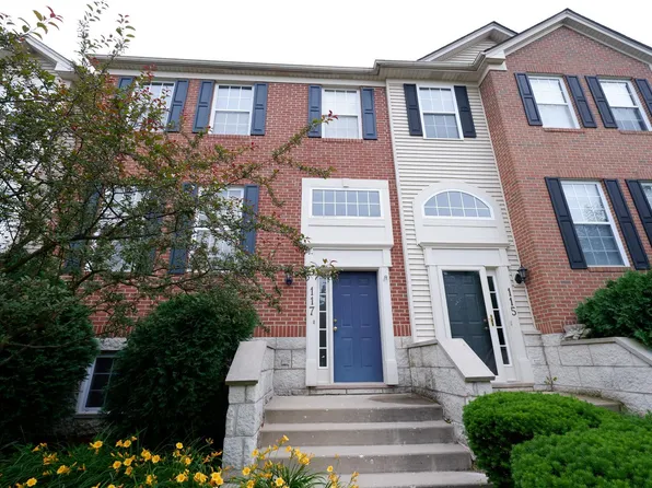 117 Rachel Ave #403, Willow Springs, IL 60480