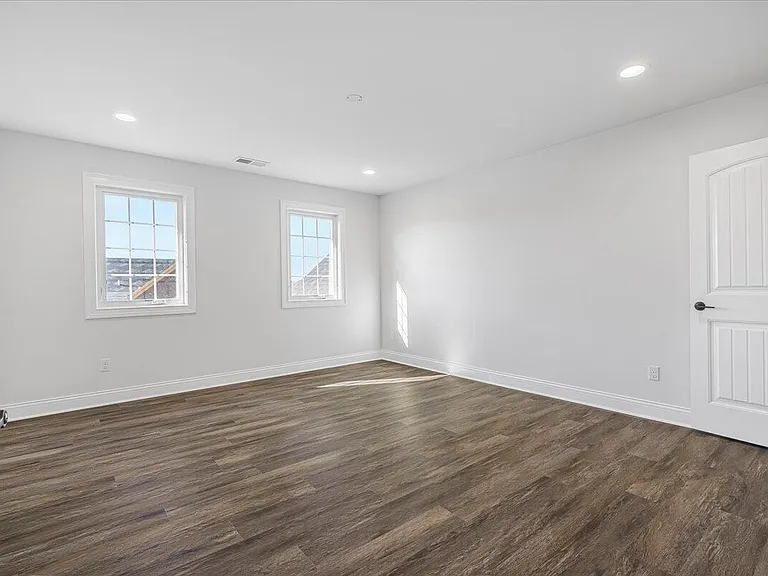 413 Weston Park — Photo 32