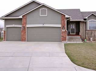 938 S Glenmoor St, Wichita, KS 67207