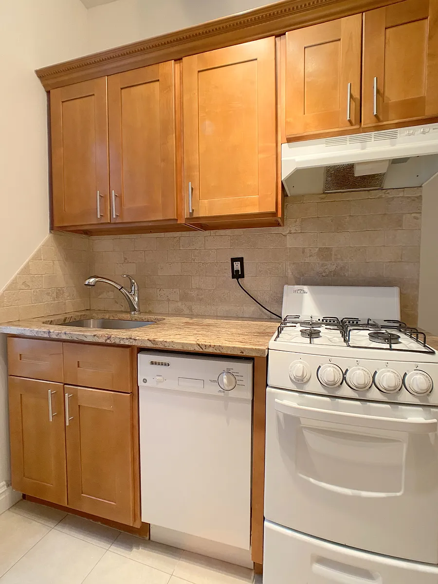 Building Photo - 338 E 92nd St #14