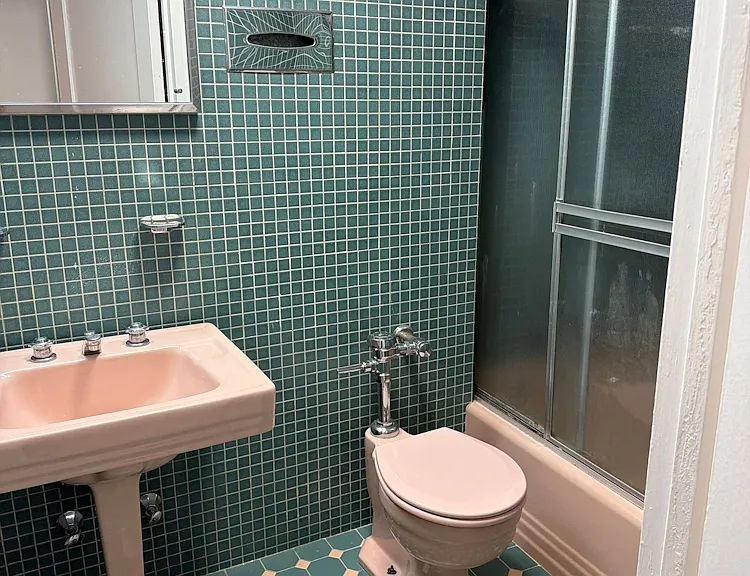 150 E 39th St #610 — Photo 8