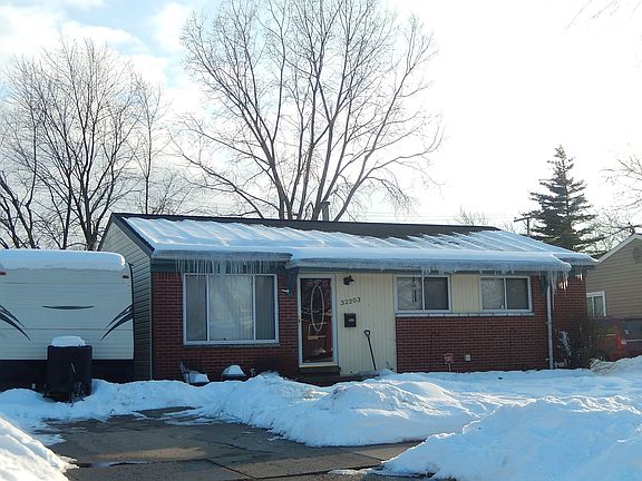 3rd image of 32203 Harvard St