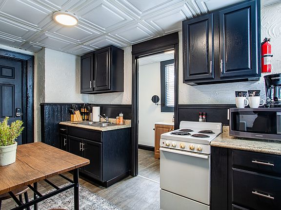 4th image of 813 N Hall Of Fame Dr