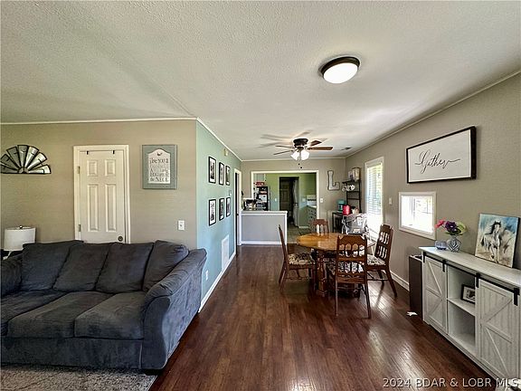 5th image of 128 Camden Ave