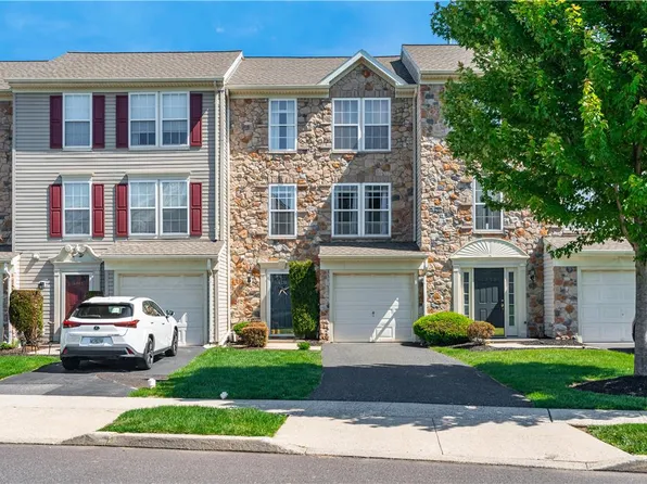 4079 Huckleberry Dr, Center Valley, PA 18034