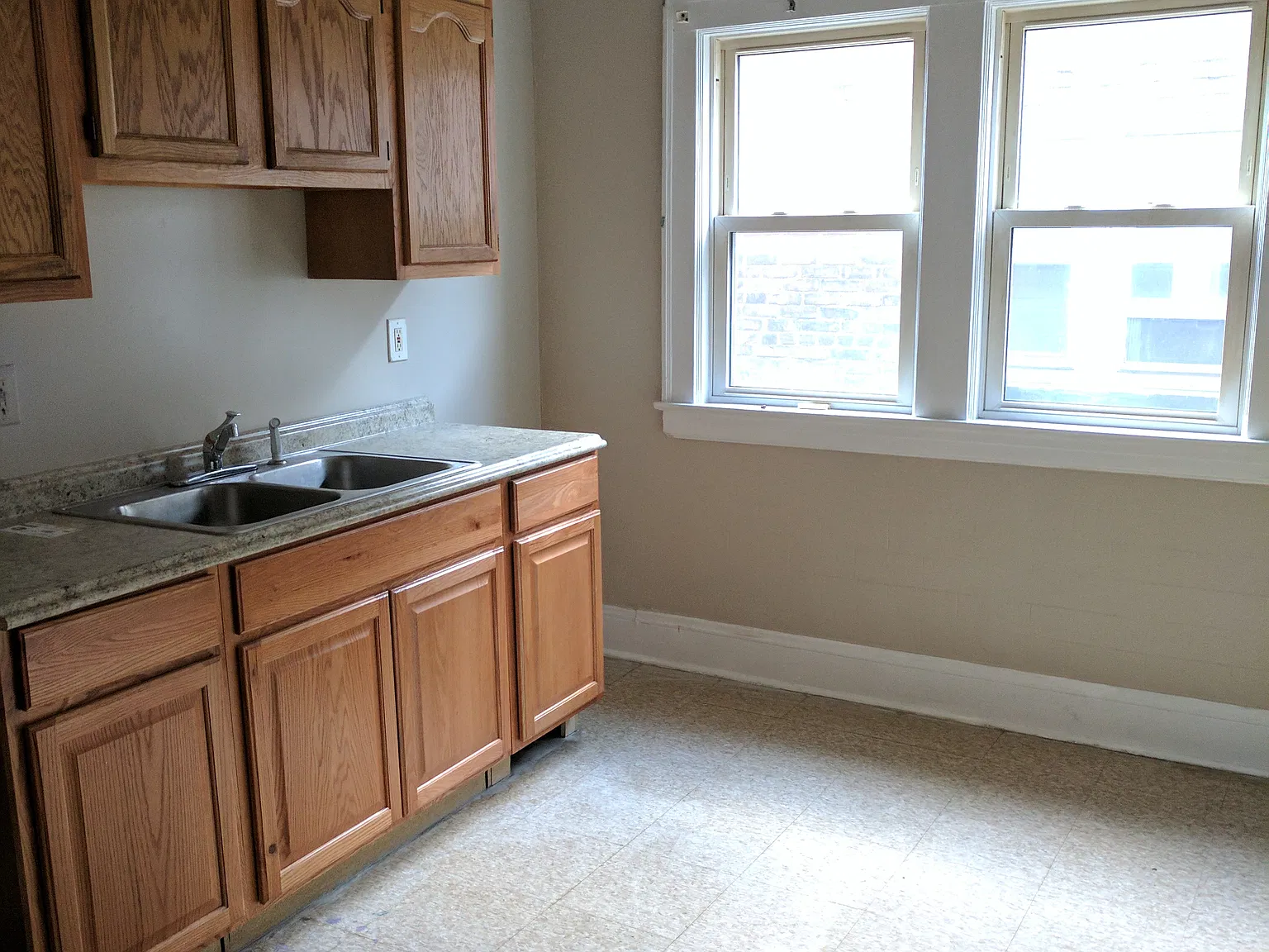 2 bed, 700 sqft, $950 — Photo 2