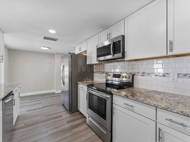 6121 N Falkenburg Rd — Photo 4