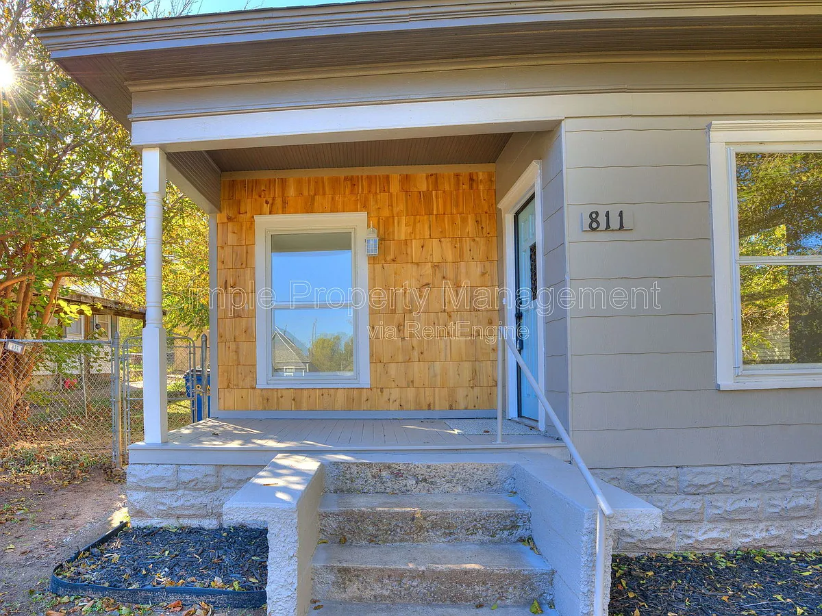 Building Photo - 811 W Wade St