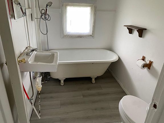 3rd image of 24 Seal Pl APT 2