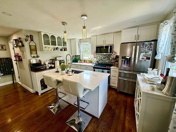 4th image of 1061 Trapelo Rd