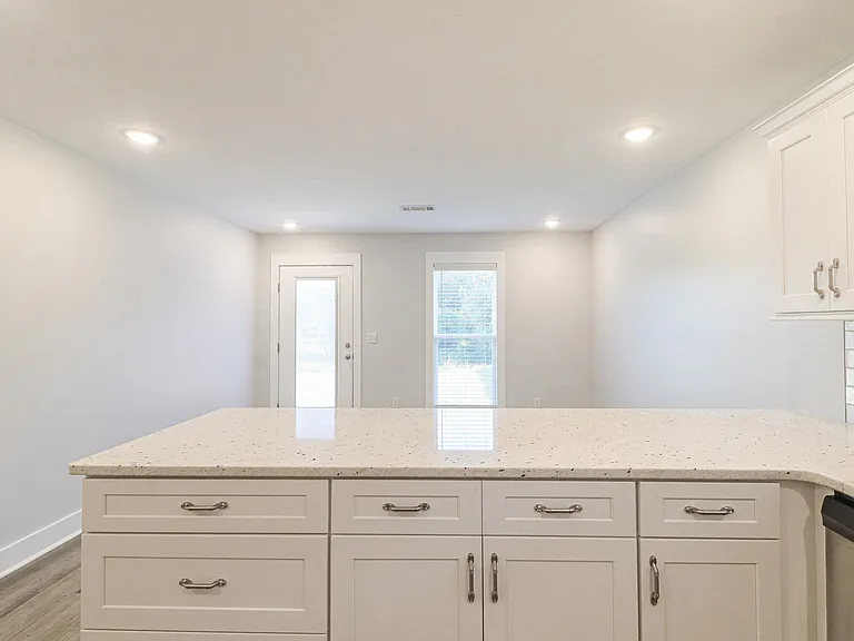 4717 Edgemont Dr — Photo 11