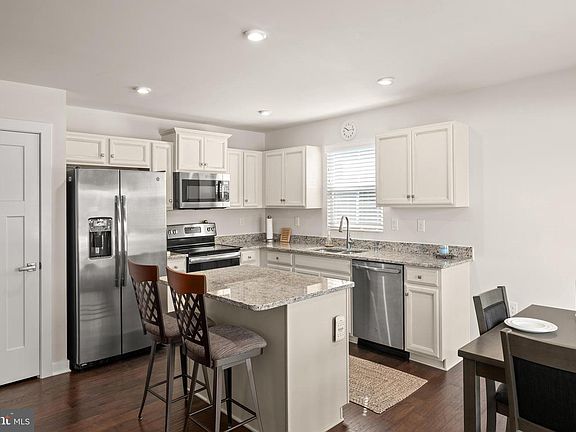 4th image of 28670 Hawthorne Trl