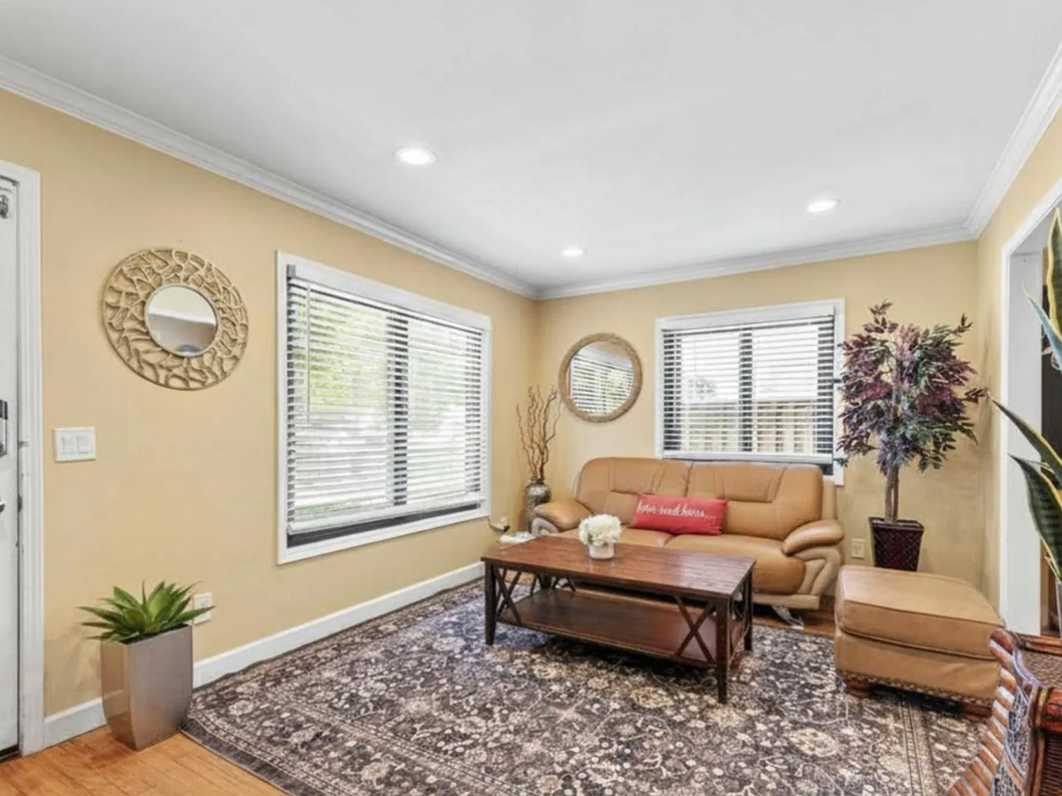 2 bed, 900 sqft, $4,999 — Photo 4