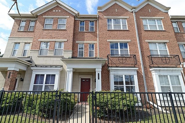 1st image of 4628 N Lamon Ave #Townhouse