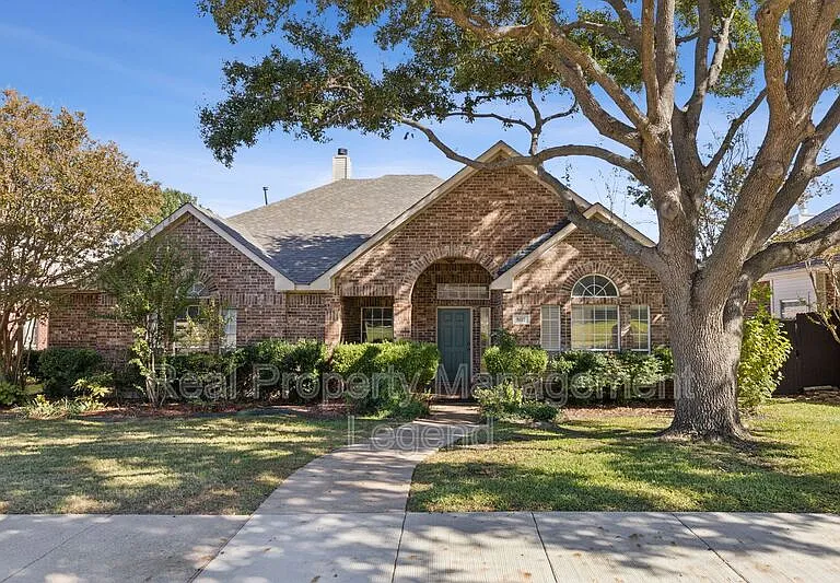 8012 Greenwood Dr — Photo 1