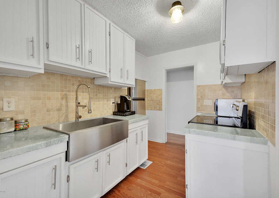1st image of 402 W 62nd St