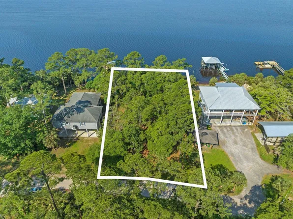 12 River Dr, Panacea, FL 32346