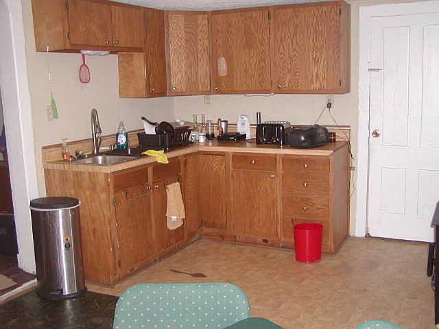 2nd image of 905 Harding Way E