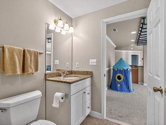 5th image of 401 Hilton Head Ct