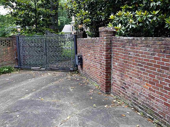 5th image of 4247 S Montrose Dr