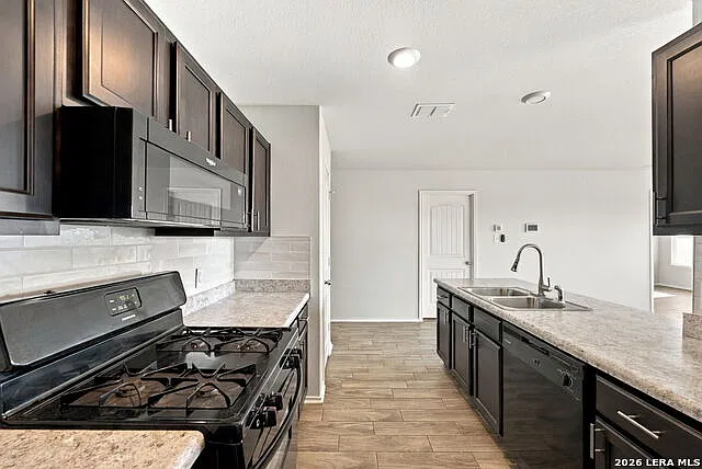 3 bed, 2.0 bath, 1156 sqft, $1,650 — Photo 4