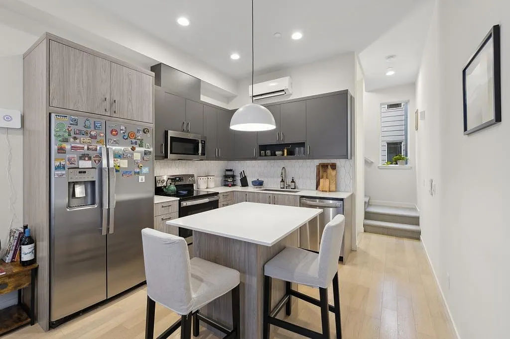 West Seattle Townhome - 3 bedrooms — Photo 3