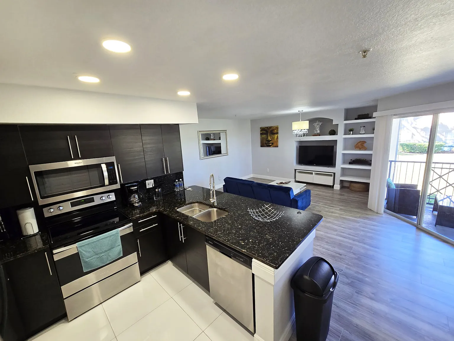 2 bed, 1072 sqft, $3,000 — Photo 4