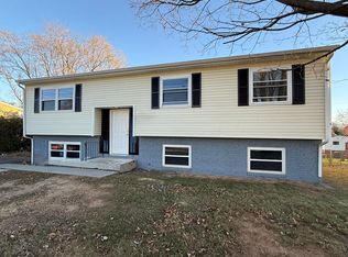 3808 Red Fox Dr NW, Roanoke, VA 24017