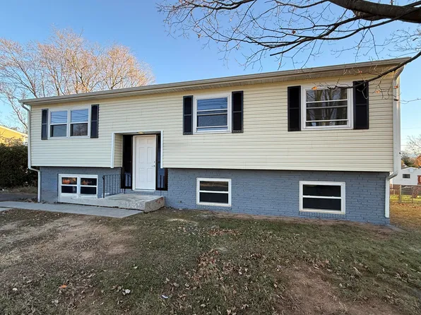 3808 Red Fox Dr NW, Roanoke, VA 24017