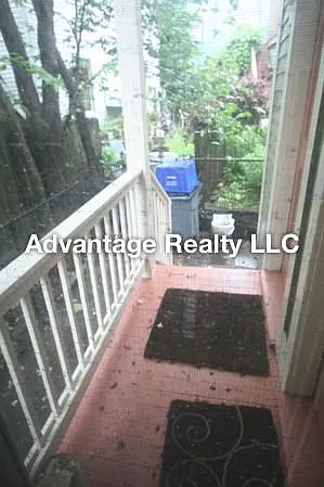 Rockwell St — Photo 34