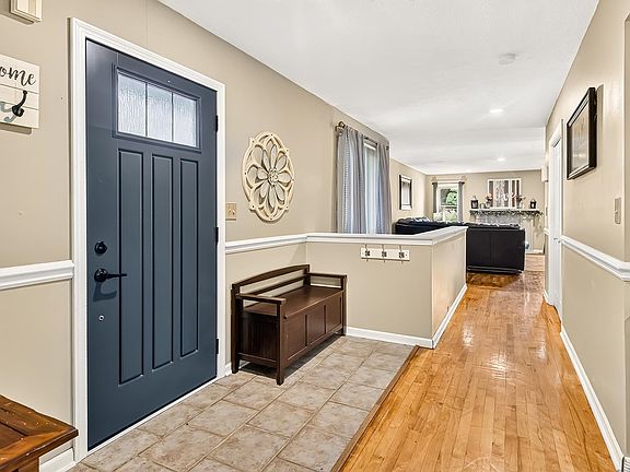 4th image of 9289 Old Towne Ct