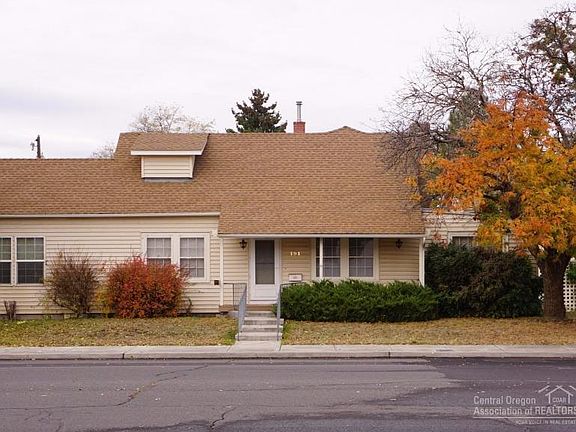 2nd image of 191 NE Fairview St