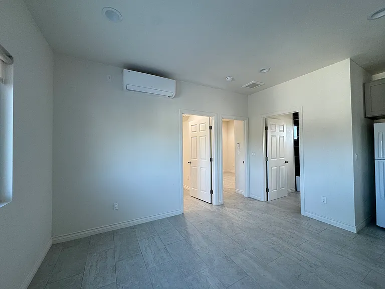 525 W Woodcrest Ave #B — Photo 6