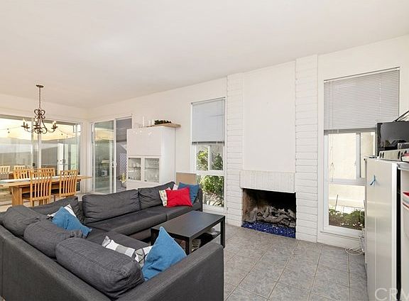 5th image of 12 Woodpine Dr