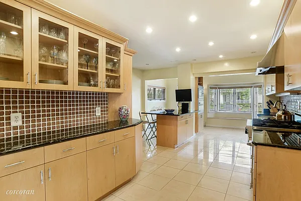 Sold by Corcoran | media 67